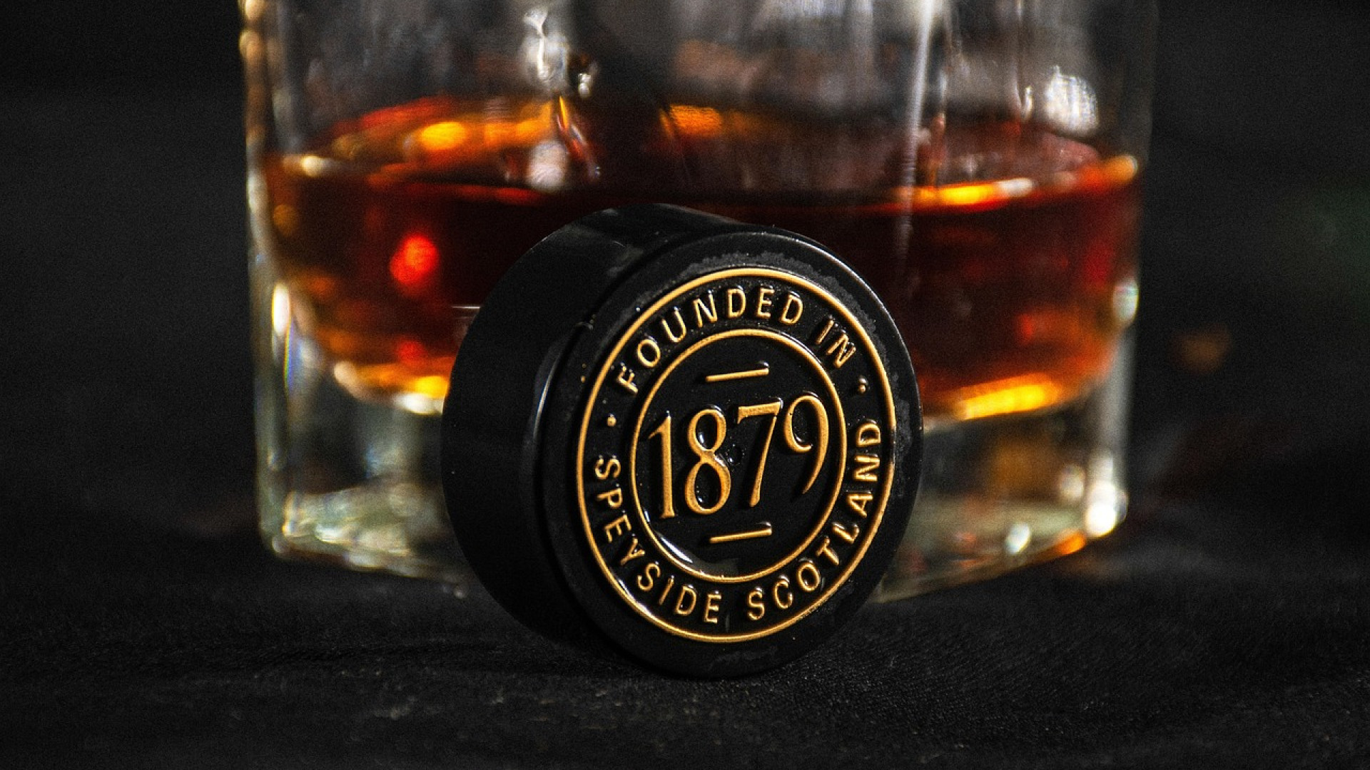 Comment boire un whisky ? Guide complet pour savourer chaque moment