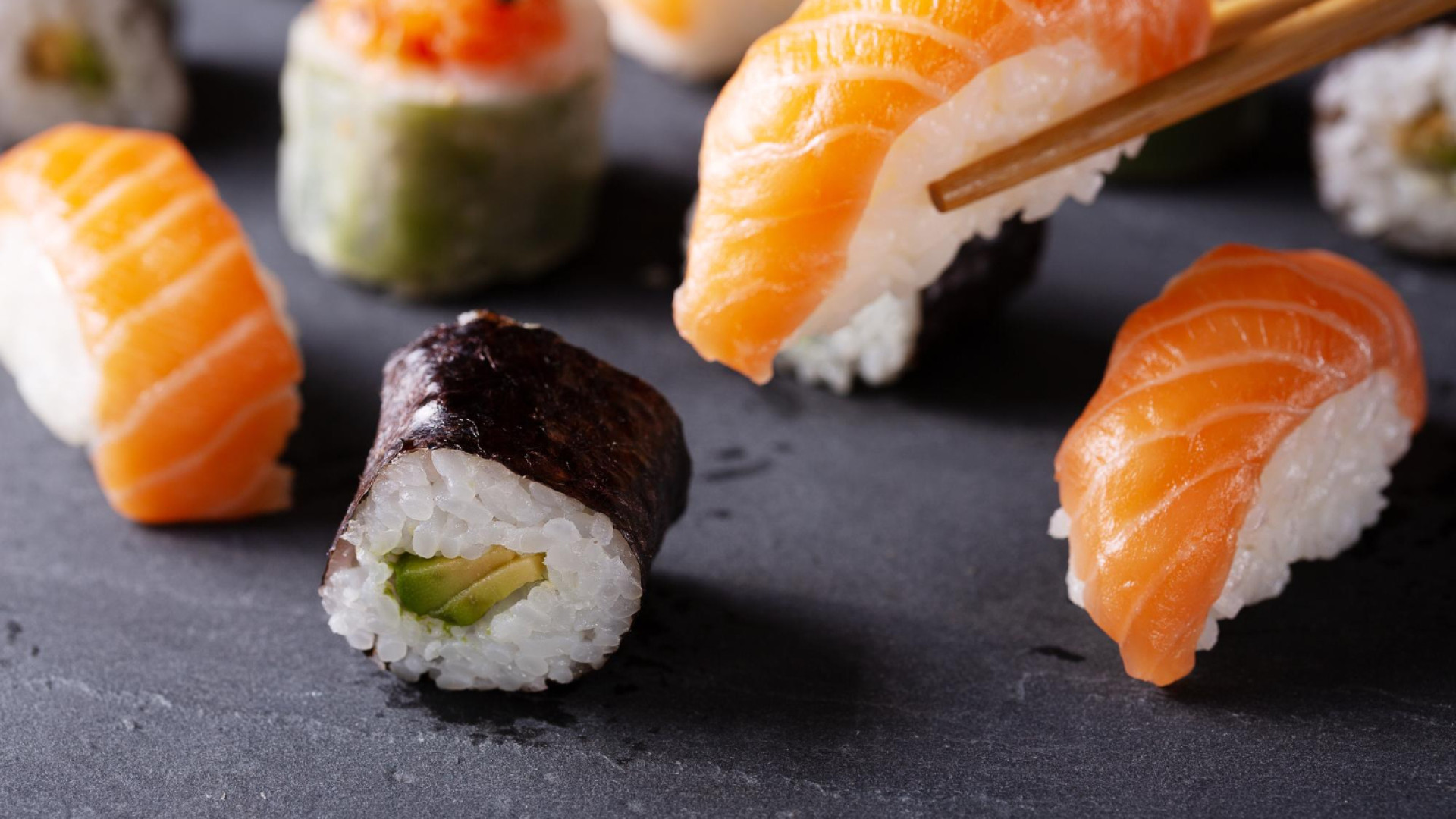 Comment trouver des sushis frais et de qualité livrés à domicile à Toulon ?
