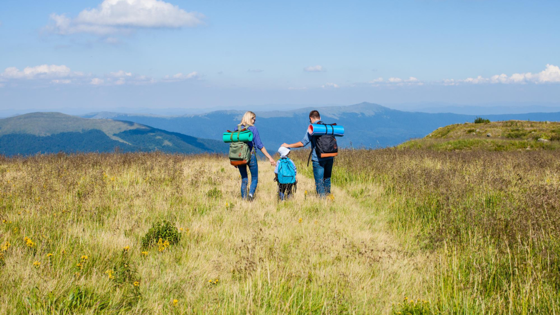 Découvrez les plus belles randonnées familiales au cœur des volcans d’Auvergne !